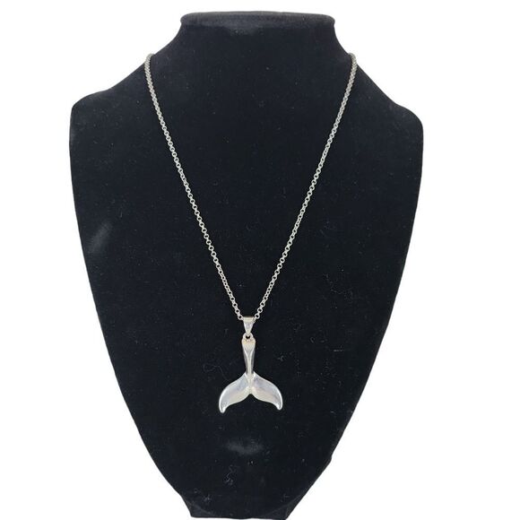 Periwinkle by Barlow Silvertone Whale Fin Necklace - Picture 1 of 6